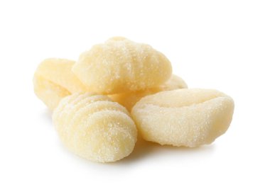 Beyaz arkaplanda ham gnocchi