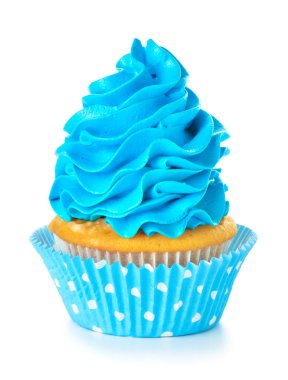 Beyaz arka planda Lezzetli bir doğum günü keki