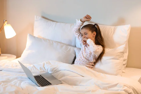Tired Girl Watching Cartoons Bedroom — Stock Photo, Image