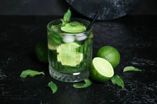 Glass Fresh Mojito Limes Dark Background — Stock Photo, Image