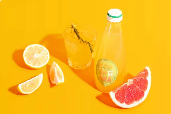 Glass Bottle Fresh Kombucha Tea Fruits Color Background — Stock Photo, Image