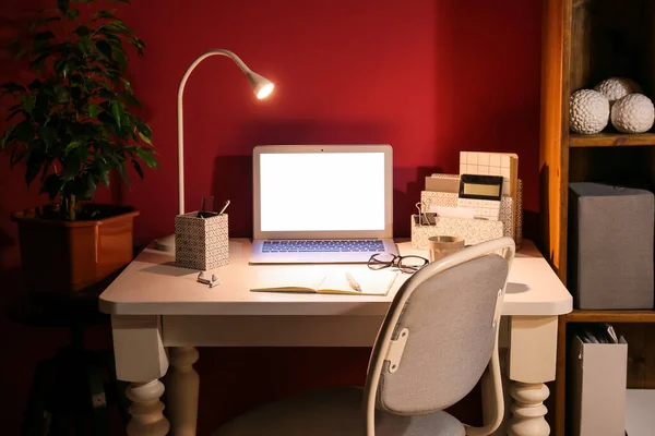 Modern Workplace Computer Glowing Lamp Color Wall — Stock Photo, Image