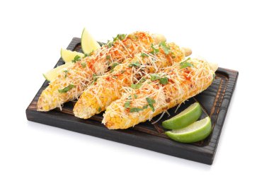 Lezzetli ahşap tahta beyaz arka planda Meksika Sokağı Mısırı