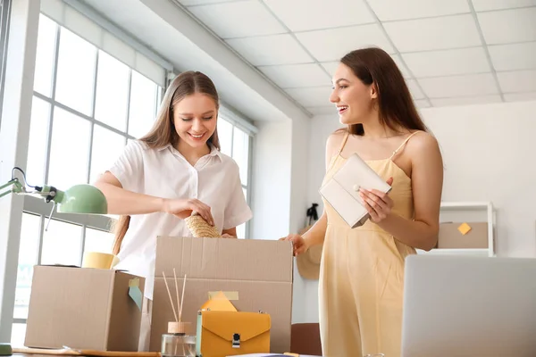 Empresa Femenina Propietaria Vendedora Pedidos Embalaje Almacén —  Fotos de Stock