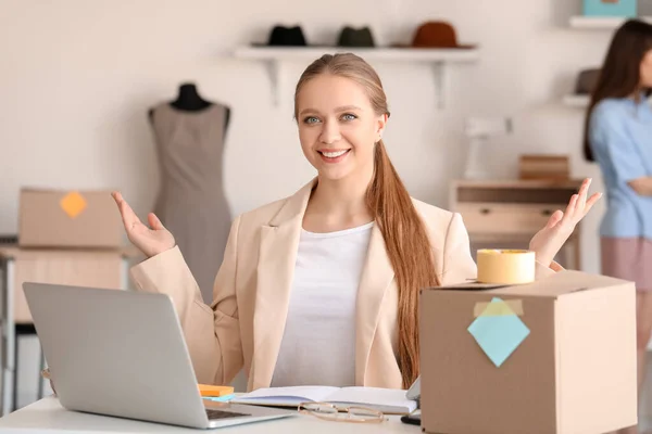 Female Business Owner Processing Order Shop — Stock Photo, Image