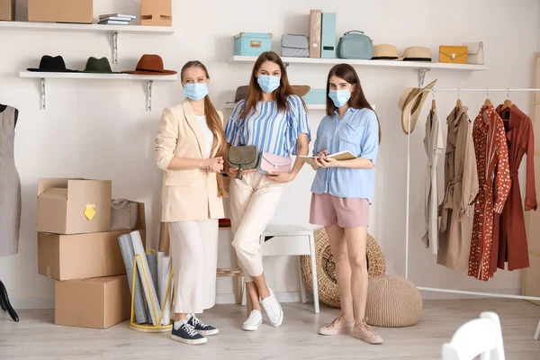 Female Business Owner Sellers Wearing Medical Masks Shop — Stock Photo, Image