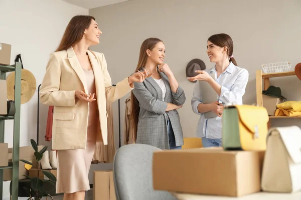 Femme Propriétaire Entreprise Vendeurs Dans Boutique — Photo