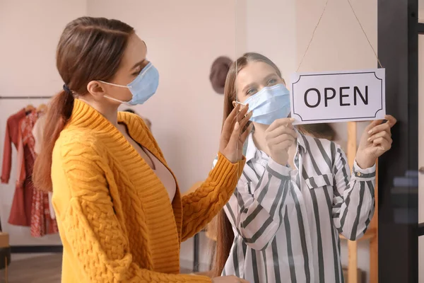 Female Business Owner Seller Medical Masks Opening Shop — Stock Photo, Image