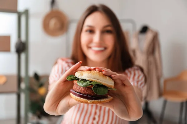 Female Seller Eating Tasty Vegan Burger Workplace — Stock Photo, Image