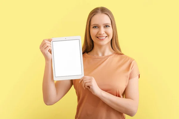 Beautiful Young Woman Holding Tablet Computer Blank Screen Color Background — Stock Photo, Image