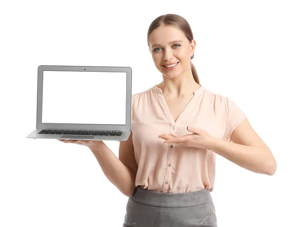 Mooie Jonge Vrouw Holding Laptop Met Blanco Scherm Witte Achtergrond — Stockfoto