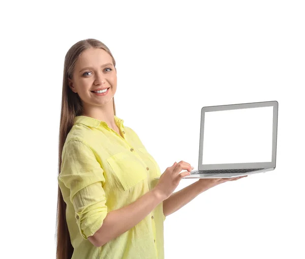 Piękna Młoda Kobieta Trzyma Laptopa Pustym Ekranem Białym Tle — Zdjęcie stockowe
