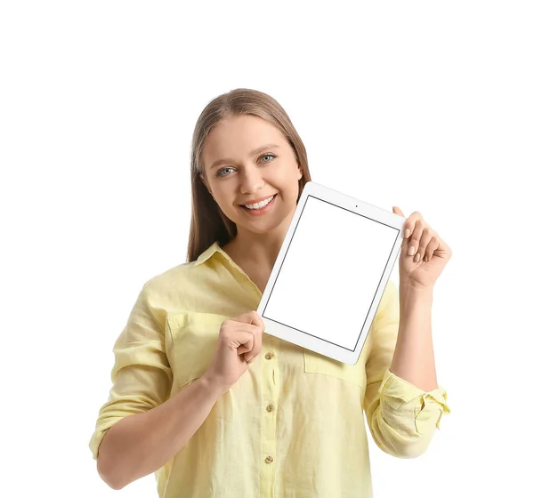 Krásná Mladá Žena Držící Tablet Počítač Prázdnou Obrazovkou Bílém Pozadí — Stock fotografie