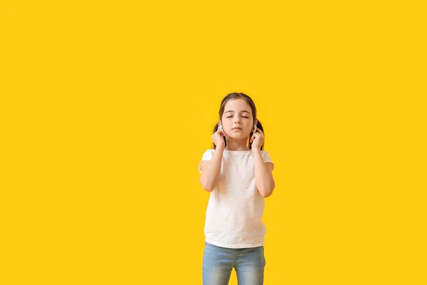 Little Girl Earphones Listening Music Color Background — Stock Photo, Image