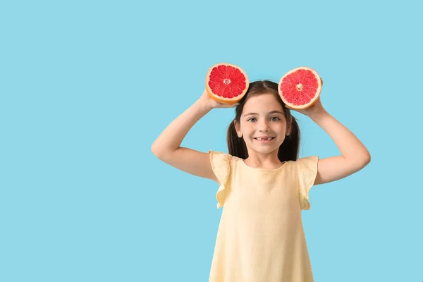 Funny Little Girl Fresh Grapefruit Color Background — Stock Photo, Image