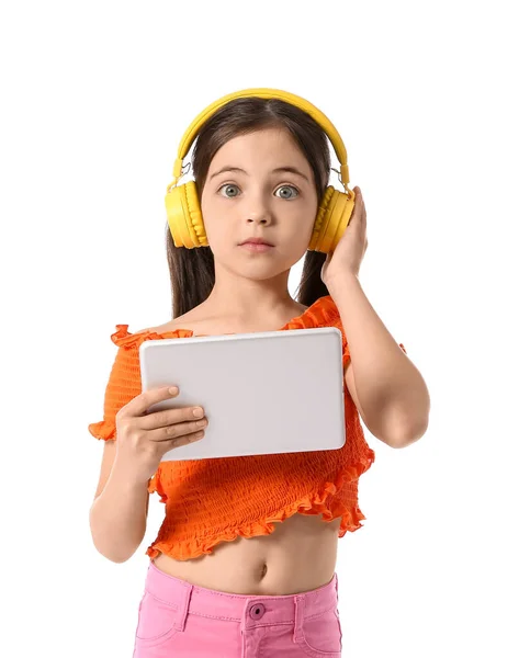 Κοριτσάκι Ακουστικά Και Tablet Υπολογιστή Λευκό Φόντο — Φωτογραφία Αρχείου