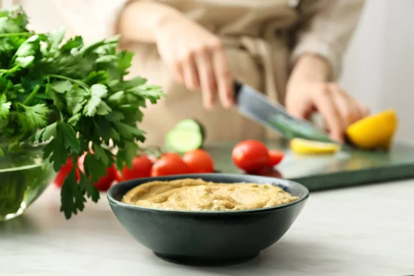 Ciotola Con Gustoso Baba Ghanoush Sul Tavolo Primo Piano — Foto Stock