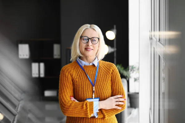 Portrait Mature Businesswoman Window Office — Stock Photo, Image