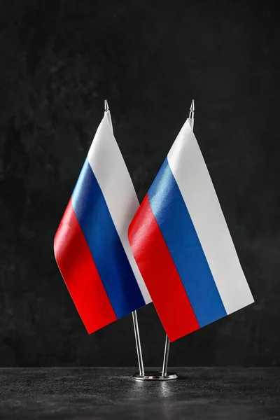 Siyah Arkaplanda Rus Bayrakları — Stok fotoğraf