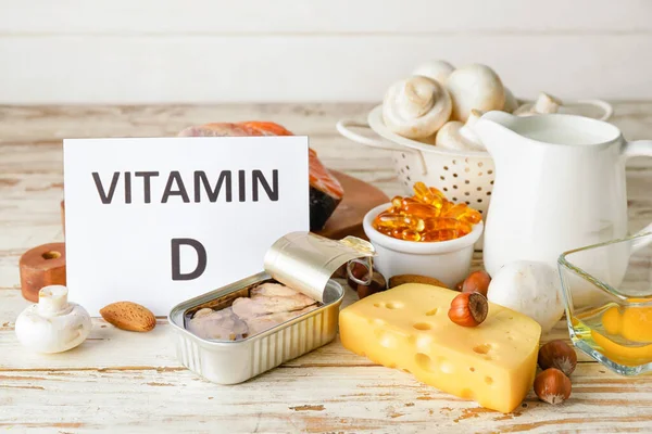 Text Vitamin Och Olika Hälsosamma Produkter Ljus Trä Bakgrund — Stockfoto