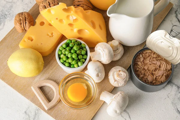 D harfi ve arka planda farklı sağlıklı ürünler