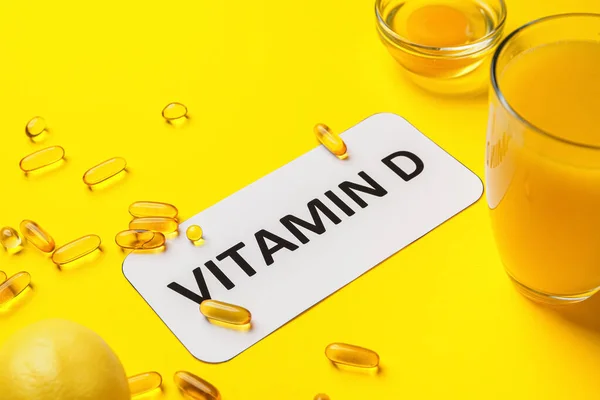 Testo Vitamina Diversi Prodotti Sani Sfondo Giallo — Foto Stock