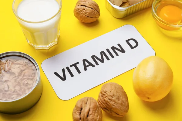 Testo Vitamina Diversi Prodotti Sani Sfondo Giallo — Foto Stock