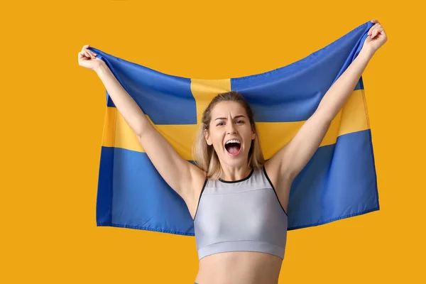 Känslomässig Ung Cheerleader Med Flagga Färg Bakgrund — Stockfoto