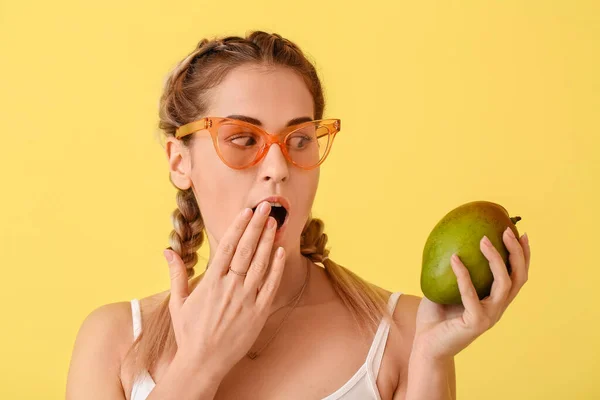 Surprised Beautiful Woman Fresh Mango Color Background — Stock Photo, Image