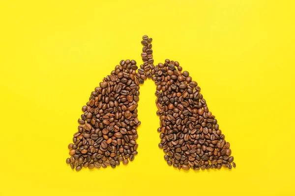 Ludzkie Płuca Wykonane Ziaren Kawy Tle Koloru — Zdjęcie stockowe