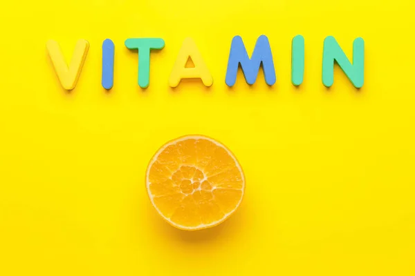 Texto Vitamina Corte Naranja Sobre Fondo Color —  Fotos de Stock