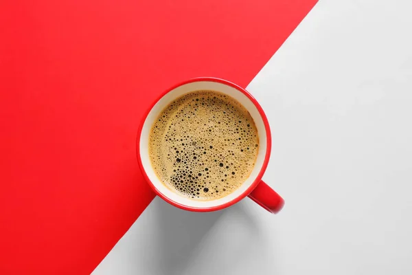 Tasse Aromatischer Kaffee Auf Farbigem Hintergrund — Stockfoto