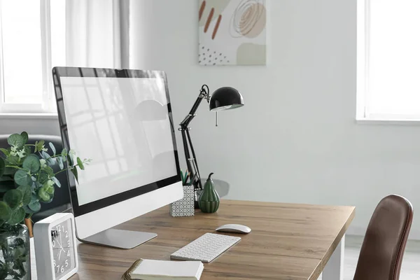 Lugar Trabajo Con Ordenador Moderno Habitación — Foto de Stock