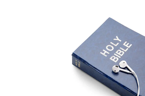 Santa Biblia Auriculares Sobre Fondo Blanco Primer Plano — Foto de Stock