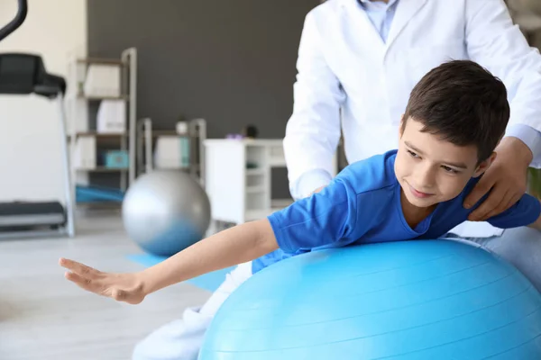 Physiotherapist Working Boy Rehabilitation Center — Stock Photo, Image