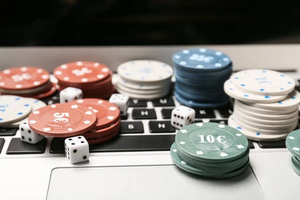 Dices Poker Chips Laptop Closeup — Stock Photo, Image