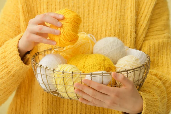 Woman Holding Basket Knitting Yarn Closeup — Stock Photo, Image