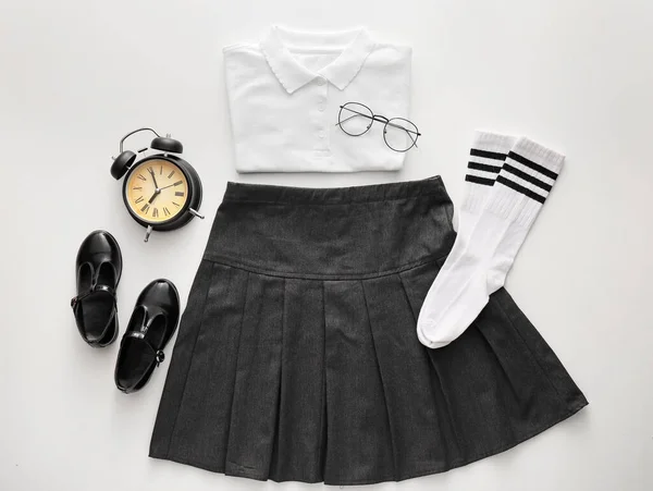 白色背景的时髦校服 眼镜和闹钟 — 图库照片