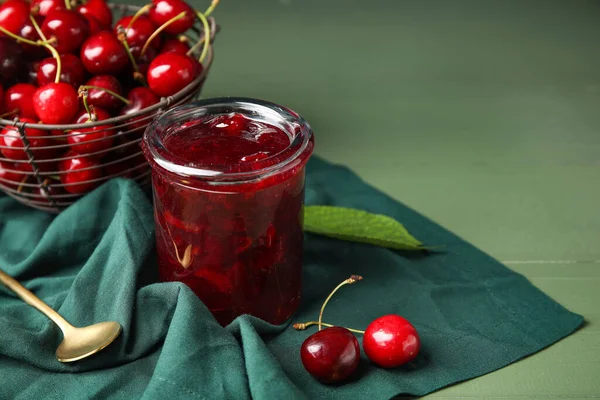 Composition Avec Confiture Cerise Douce Sur Fond Bois Couleur Gros — Photo