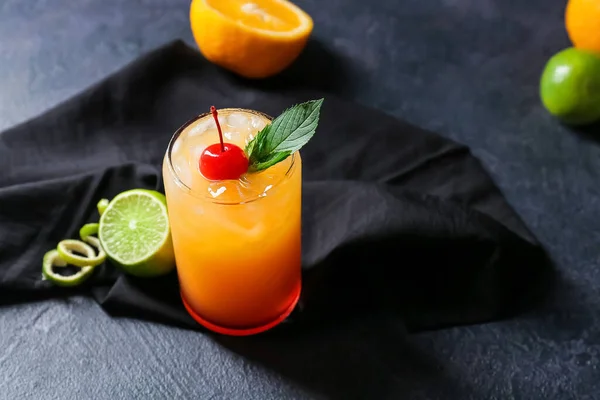 Glass Tasty Summer Cocktail Dark Background — Stock Photo, Image