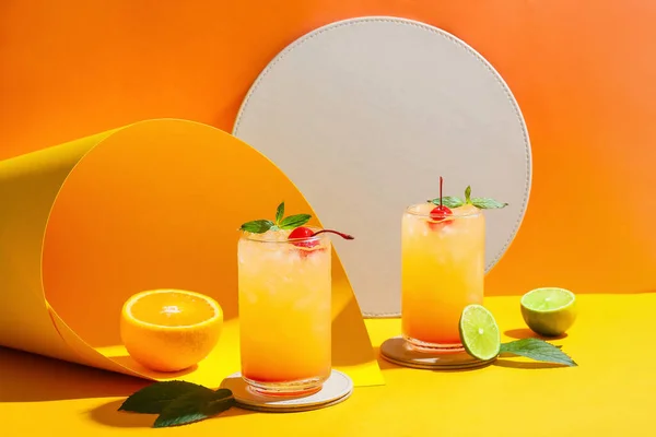 Bril Van Lekker Geslacht Het Strand Cocktail Kleur Achtergrond — Stockfoto