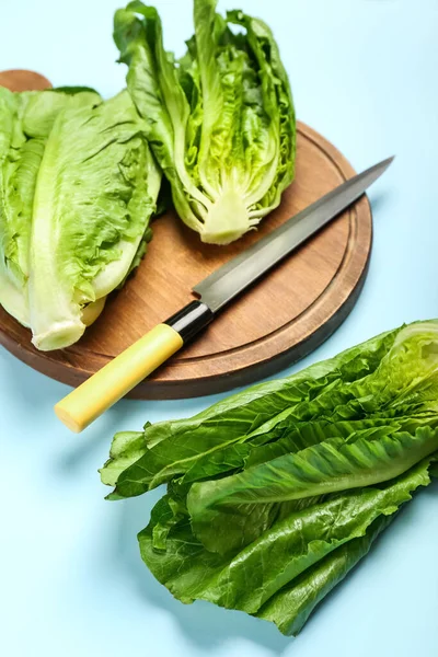 Board Fresh Romaine Lettuce Color Background — Stock Photo, Image