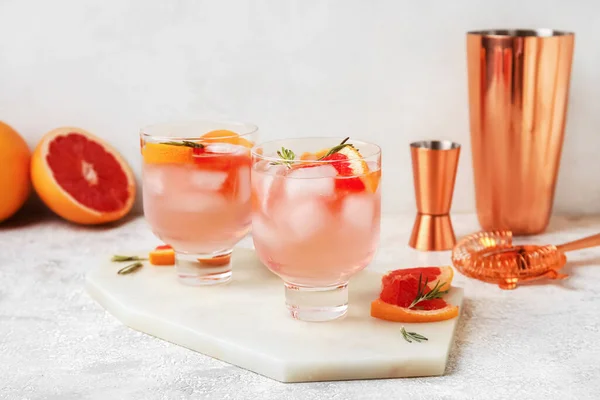 Brýle Chutné Grapefruitové Margarity Světlém Pozadí — Stock fotografie