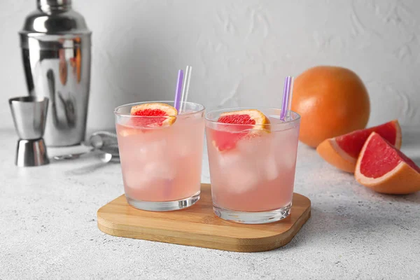 Bril Smakelijke Grapefruit Margarita Fruit Shaker Lichte Ondergrond — Stockfoto