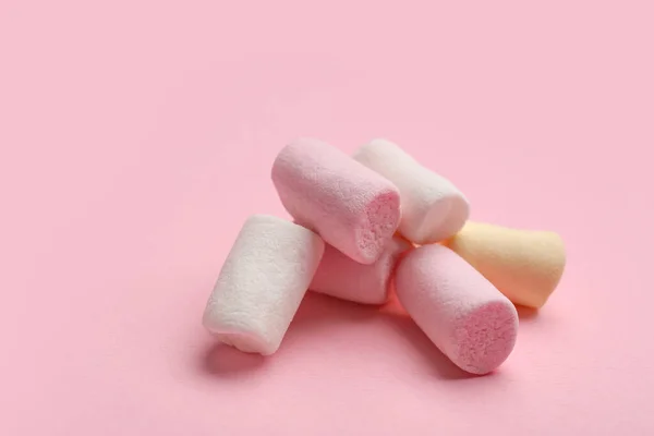 Sweet Marshmallows Pink Background — Stock Photo, Image