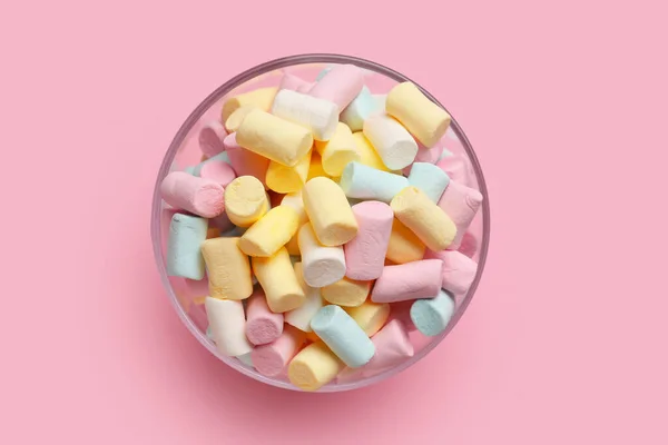 Glass Bowl Sweet Marshmallows Pink Background — Stock Photo, Image