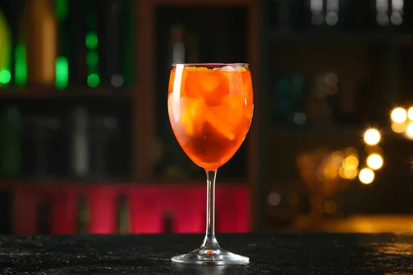 Glas Smakelijke Aperol Spritz Cocktail Tafel — Stockfoto