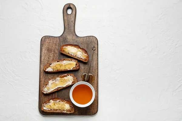 Wooden Board Tasty Toasted Bread Honey White Background — Stock Photo, Image
