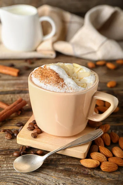 Tazza Gustoso Latte Mandorla Con Cannella Sfondo Legno — Foto Stock