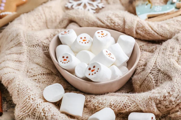 Bowl Snowmen Made Soft Marshmallows Knitted Sweater — Stock Photo, Image